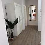 Modern Near Airport *